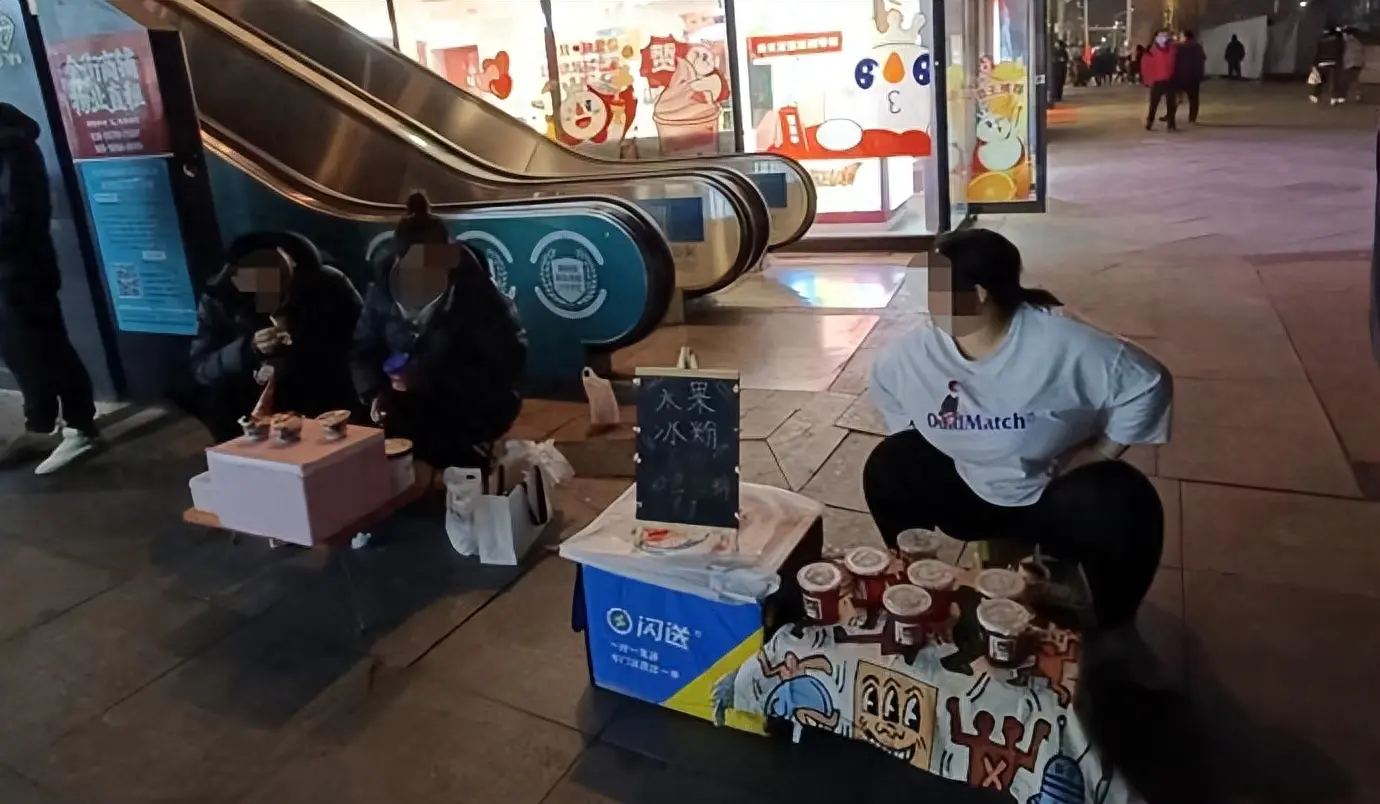 副业摆摊挣钱嘛_摆摊副业什么比较火_挣钱摆摊副业有哪些