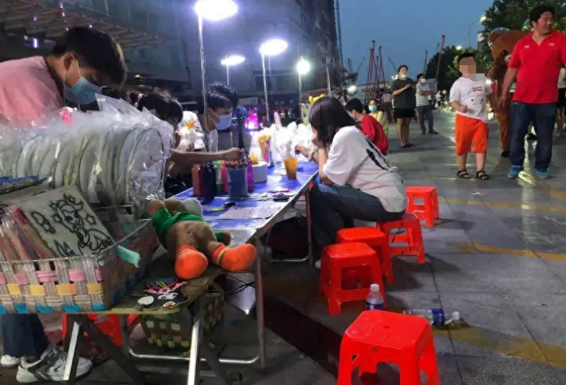副业摆摊挣钱嘛_挣钱摆摊副业有哪些_摆摊副业什么比较火
