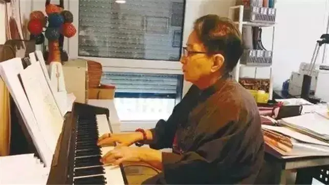 如何写歌词挣钱_有歌词的赚钱歌_关于挣钱的歌曲有哪些