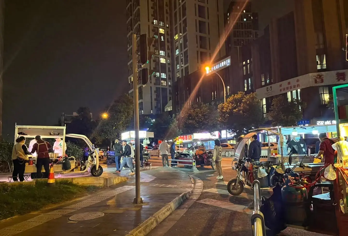 摆地摊赚钱副业怎么做_摆地摊赚钱副业是真的吗_副业赚钱摆地摊