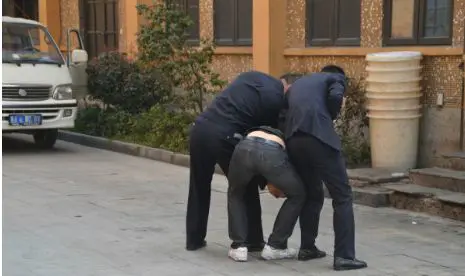挣钱保安小区公司能赚钱吗_小区做保安怎么赚外快_小区保安公司如何挣钱