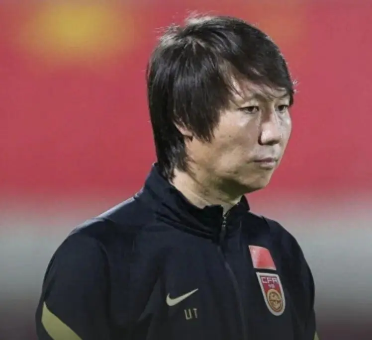足球挣钱_男足如何挣钱呢_中国男足赚钱