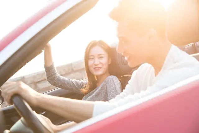 如何挣钱买轿车_买轿车做什么小生意_买个轿车怎么赚钱