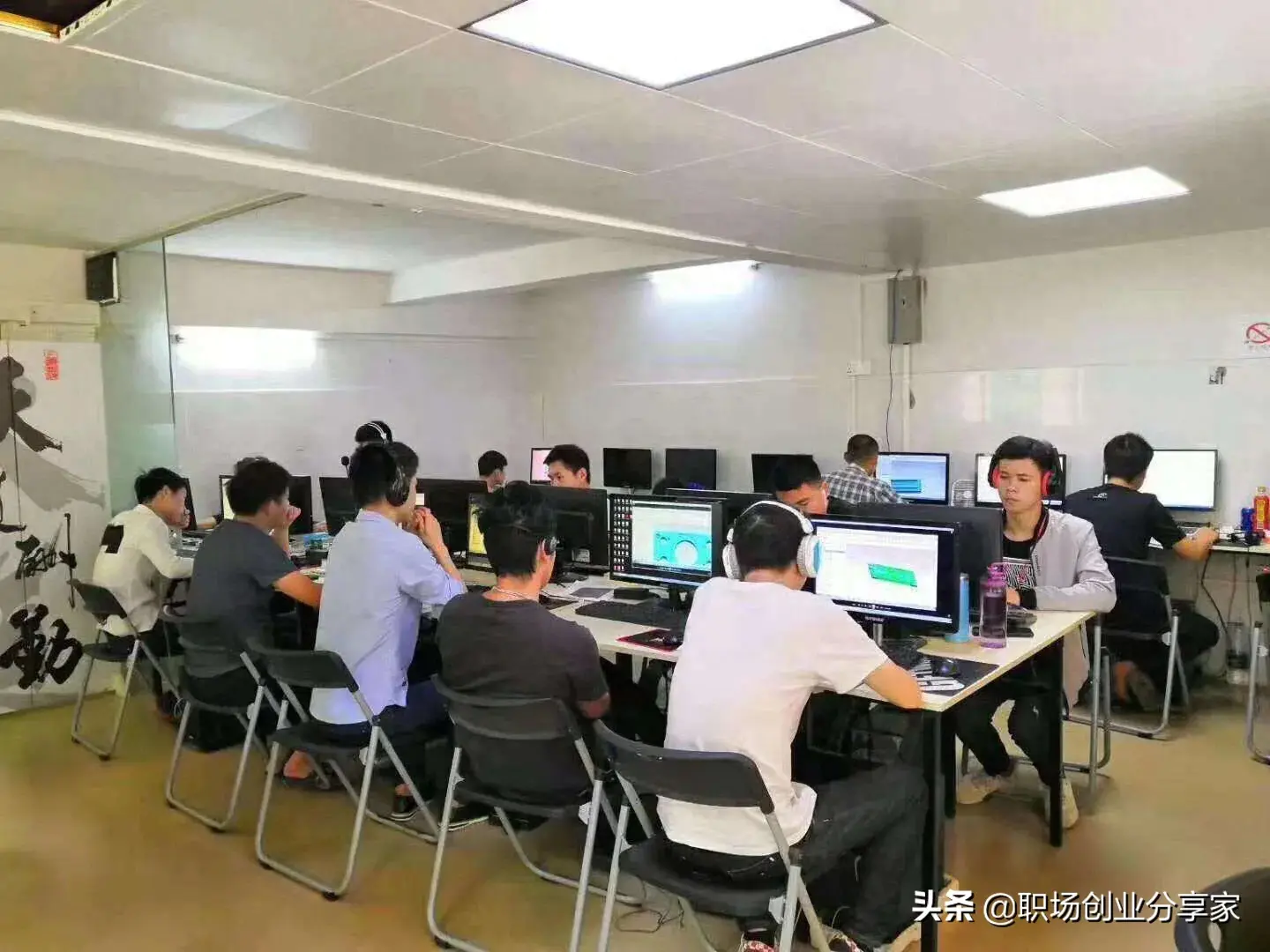网吧里面的做什么副业比较赚钱_公务员副业做什么赚钱_淘宝副业赚钱