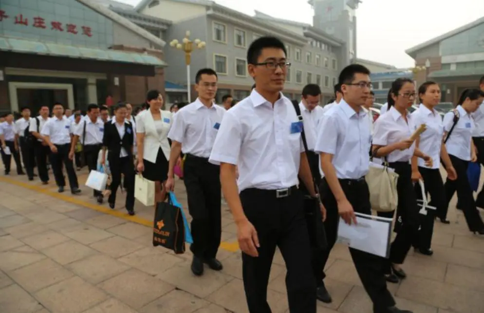 能干赚钱副业里公司有哪些_可以搞副业的工作_在公司里能干什么副业赚钱