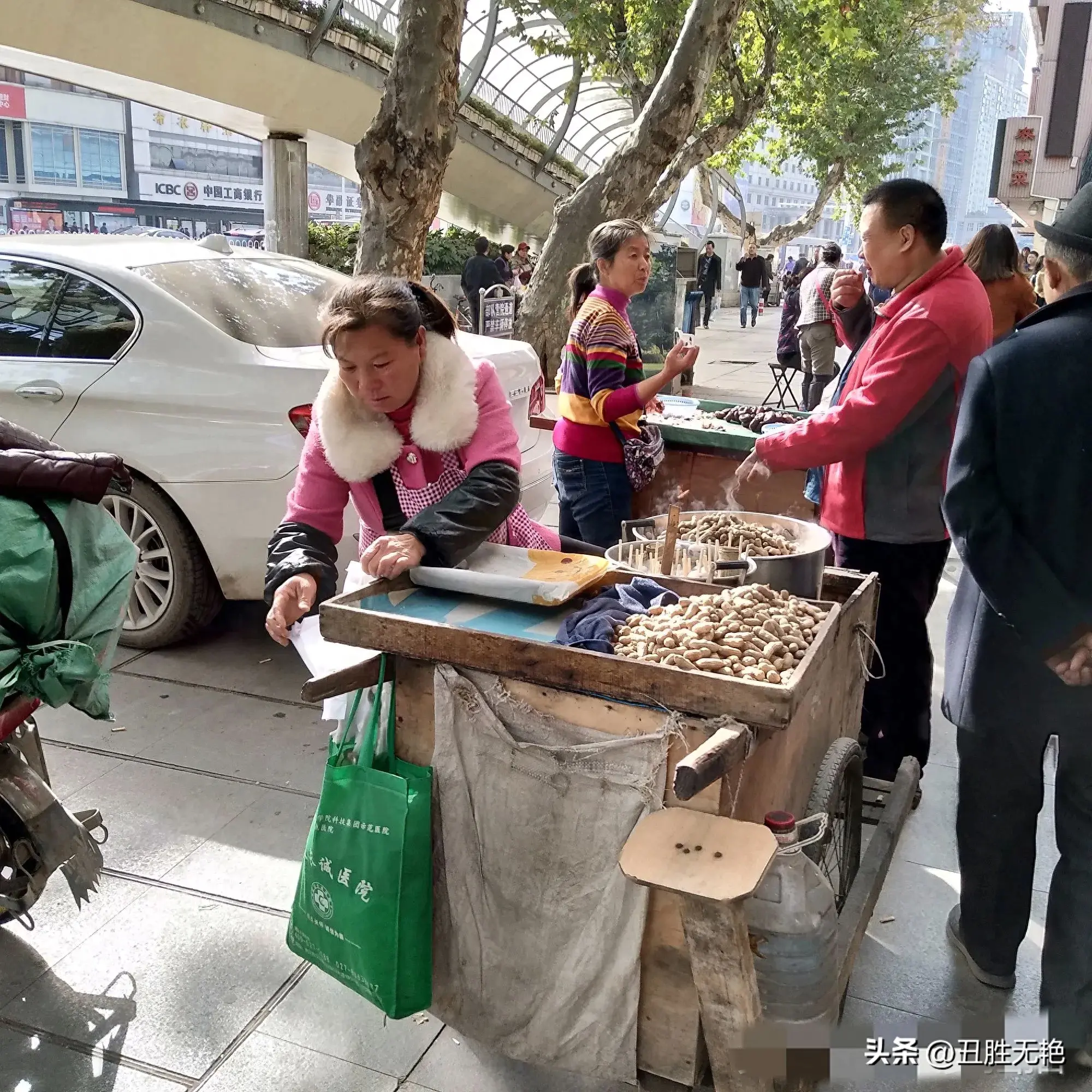 女孩子可以做哪些副业赚钱_副业才是赚钱_网吧里面的做什么副业比较赚钱