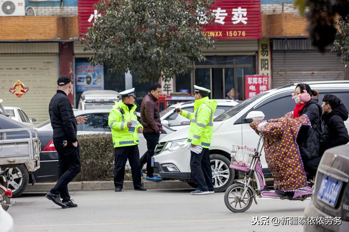 交警怎么赚钱_交警赚钱还是派出所赚钱_交警赚钱还是警察赚钱